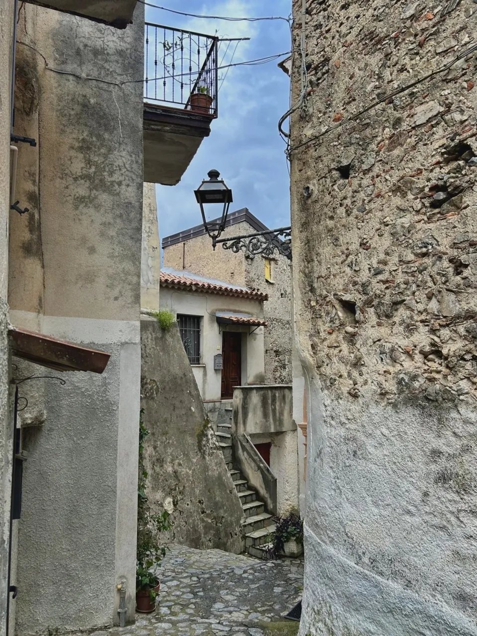 The old town: stone houses and steps climbing up